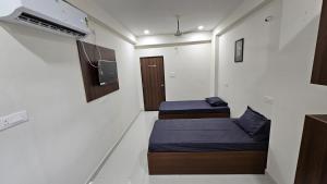 Ένα ή περισσότερα κρεβάτια σε δωμάτιο στο Karan Luxury CoLiving +10 φωτογραφίες