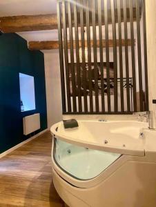 Ένα μπάνιο στο Spacieuse maison de ville