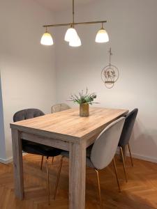 a dining room table with chairs and a table with lights at Stadthaus Apartment mit Garten und Parkplatz in Zagreb +25 photos