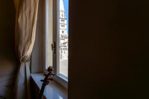 a window with a view of a building at Domus Tua in Modena