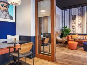 a room with chairs and a table and a couch at Ibis Styles Hotel Paris Gare de Lyon Bastille in Paris