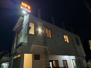 Budova, kde se chata nachází