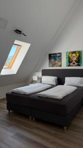 Postel nebo postele na pokoji v ubytování Exklusive Maisonette-Wohnung am Rande von Freiburg im Breisgau