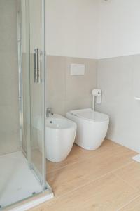 a bathroom with a shower and a white tub at LaNica Maison in Castelfranco Emilia