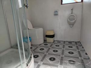 Ванная комната в Montañas del titicaca lodge +1 фотография