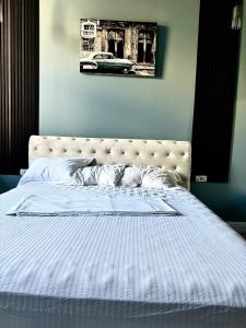 Ένα ή περισσότερα κρεβάτια σε δωμάτιο στο Laya Old Town Blue