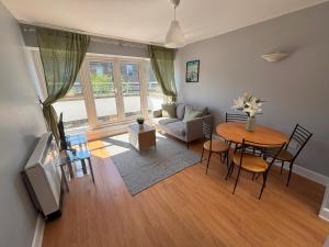 a living room with a table and a couch at Leevin Stay Apartments City Center in Dublin