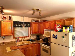 Kuchyň nebo kuchyňský kout v ubytování Private Cabin Getaway + 8 fotografií