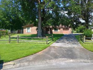 a driveway leading to a house with a tree at Serenity Retreat near Camp Lejeune & Beaches in Jacksonville