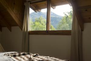 Výhľad na hory alebo výhľad na hory priamo z horskej chaty