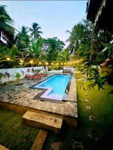 a swimming pool in the middle of a yard at Villa 1908 in Dodanduwa