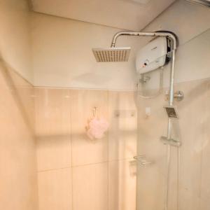 Un baño de Air Condo Urban Retreat 1BR w City View MOA