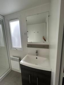 Et badeværelse på Mobilhome a la deco zen camping sur soulac