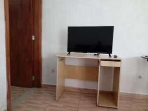 TV a/nebo společenská místnost v ubytování Casa independente e espaçosa