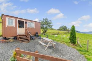 Příroda nedaleko prázdninového domu + 4 fotografie