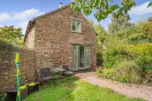 Taman di luar 2 Bed in The Hendre oc-h33314