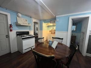 Η κουζίνα ή μικρή κουζίνα στο Fanciful, Comfy Private Room - Lourdes Hospital