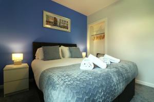 Katil atau katil-katil dalam bilik di Perfect 4 BR flat, sleeps 8