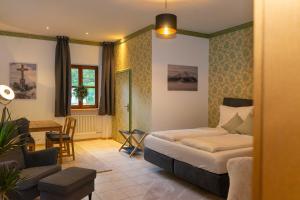 a bedroom with a bed and a living room at Ferienwohnung Meindl Basecamp in Bayerisch Gmain