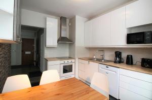 Gallery image of Central and Spacious Apartment for 6 in Raisio +7 photos