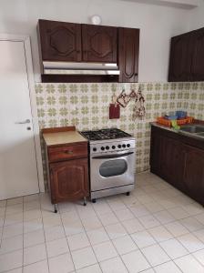 Kuchyň nebo kuchyňský kout v ubytování Appartamento400 m dal mare a Follonica Gr