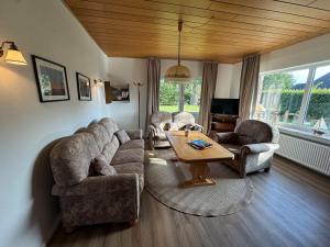 a living room with two couches and a table at Ferienhaus Wiegboldsbur in Südbrookmerland