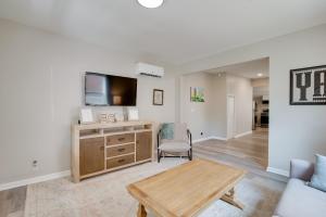 صورة لـ Walk to WKU, Bars and Dining! Updated Duplex Home في بولينغ غرين