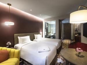 Postel nebo postele na pokoji v ubytování Mercure Bangkok Sukhumvit 24 + 71 fotografií