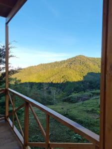 Buenos AiresにあるCabañas Bonnysuの家の玄関からの山の景色 +25枚の写真