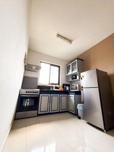 Kuchyň nebo kuchyňský kout v ubytování Coastal Charm Apartment l 2 Bedrooms situated on second floor l Mont Choisy l Shared Pool l Fully Equipped Kitchen l Parking Space l Close to all amenities