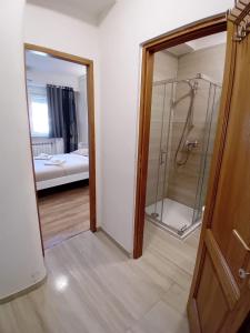 Koupelna v ubytování Apartments Rooms FONTANE TRNJE - FREE PARKING + 36 fotografií