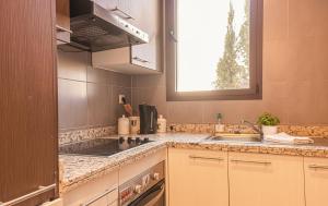 a kitchen with a sink and a stove and a window at Waky Club - Fabulous Flat in Sraghna