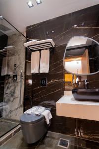 Koupelna v ubytování Legacy hotel + 78 fotografií