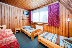 Una cama o camas en una habitación de Willa Na Potoku 163 fotos más