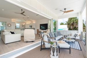 Et tv og/eller underholdning på Sun Kissed Villa by Sun Palace Vacations