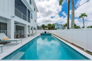 Swimmingpoolen hos eller tæt på Sun Kissed Villa by Sun Palace Vacations