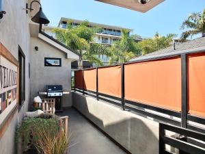 Balkón nebo terasa v ubytování Naples Luxury Retreat - 3 BDR Stay for 6 w Rooftop Patio