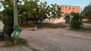 an empty street with a sign on a pole at Thomás more 1 Flat in Santa Rita