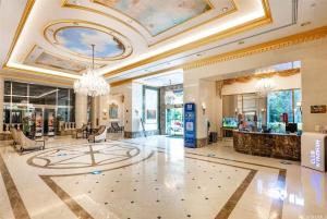 Гостиная зона в Brooks Beach Vacations Wyndham 4 Star Resort 1805 Waikiki +17 фотографий