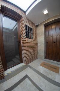 Muka bangunan atau pintu masuk Rastro 24