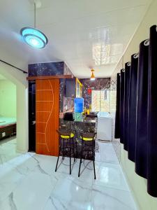 a kitchen with a counter and stools in a room at FLAT -Apartamento na Pedreira Belém in Belém +34 photos