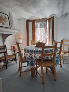 a dining room with a table and chairs and a window at El Cap de Pedra in Calles