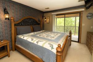 Ένα ή περισσότερα κρεβάτια σε δωμάτιο στο Mountain Ridge 2 King Bedrooms, Hot Tub, Mountain Views, FREE Tickets
