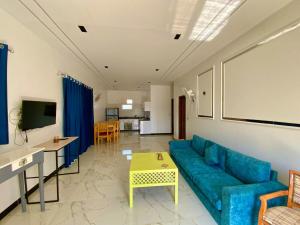 a living room with a blue couch and a table at The View Nile Villa in Jazīrat al ‘Awwāmīyah