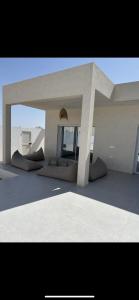 Awlād ‘UmarにあるVilla familiale piscine privée Djerbaのアーチのある建物のレンダリング