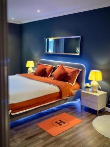 En eller flere senge i et værelse på Omni Tower Sukhumvit Nana - Luxury Condominium