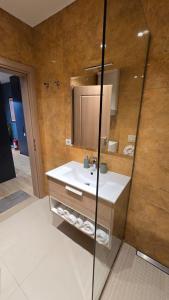 Ένα μπάνιο στο OSL Apartament Tirana