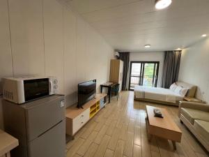 TV a/nebo společenská místnost v ubytování Kigali Phoenix Serviced Apartments