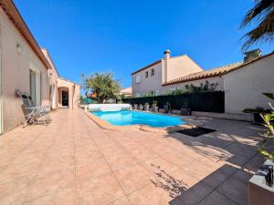 Πισίνα στο ή κοντά στο Maison avec piscine pour 16 le barcares