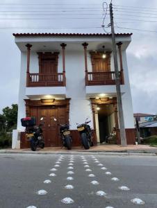 two motorcycles parked in front of a building at HOSTAL RANCHO JOTA Murillo Tolima in Murillo